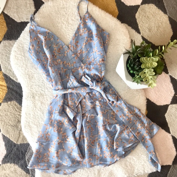 Princess Polly Dresses & Skirts - Light blue floral summer dress small.